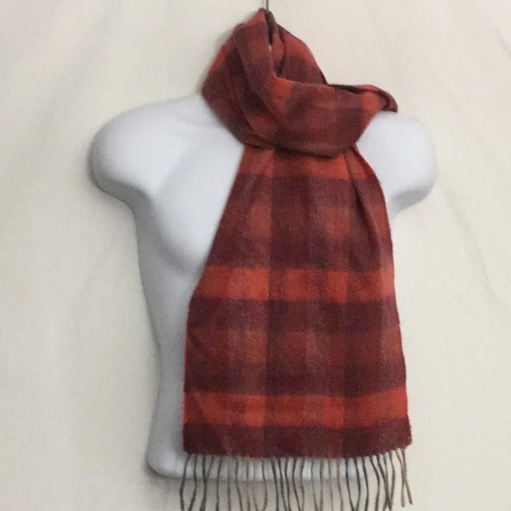 NWOT Scottish Cashmere Scarf Unisex Shades of Red
